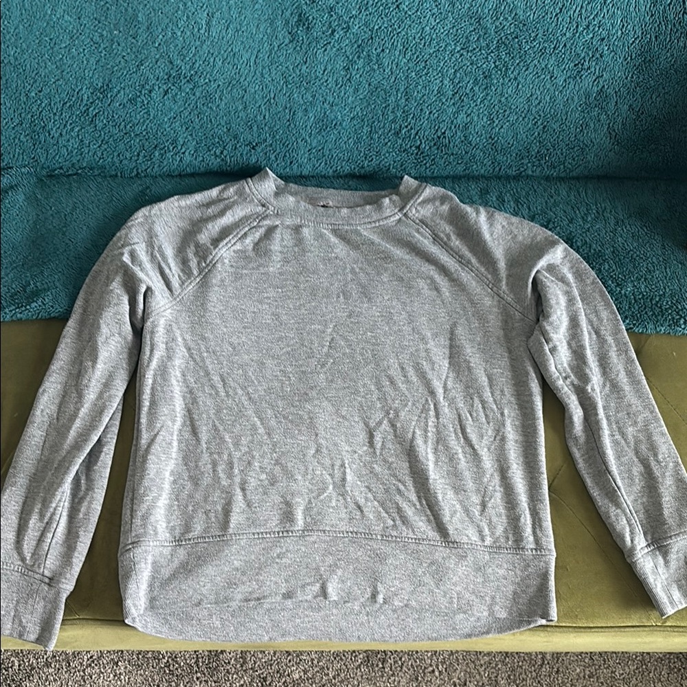 Basic Grey Crewneck Sweatshirt 🔆
